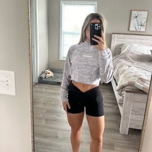 Size XS- Alphalete camo cropped hoodie- Gray